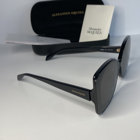 ALEXANDER MCQUEEN AM0250S 001 butterfly sunglass black frame grey smoke lenses. - Picture 6 of 15